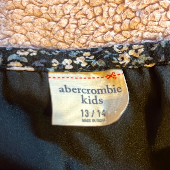 Abercrombie kids blouse blue with blue and white flower design - Picture 3 of 3